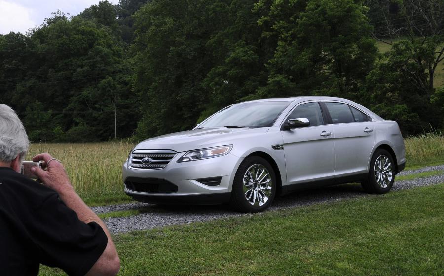  Ford Taurus 2010 года  (фото 132 из 161)